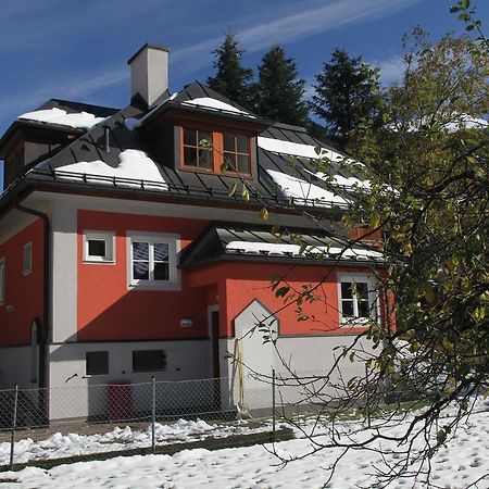 Villa Schnuck - das rote Ferienhaus Bad Gastein Exterior foto