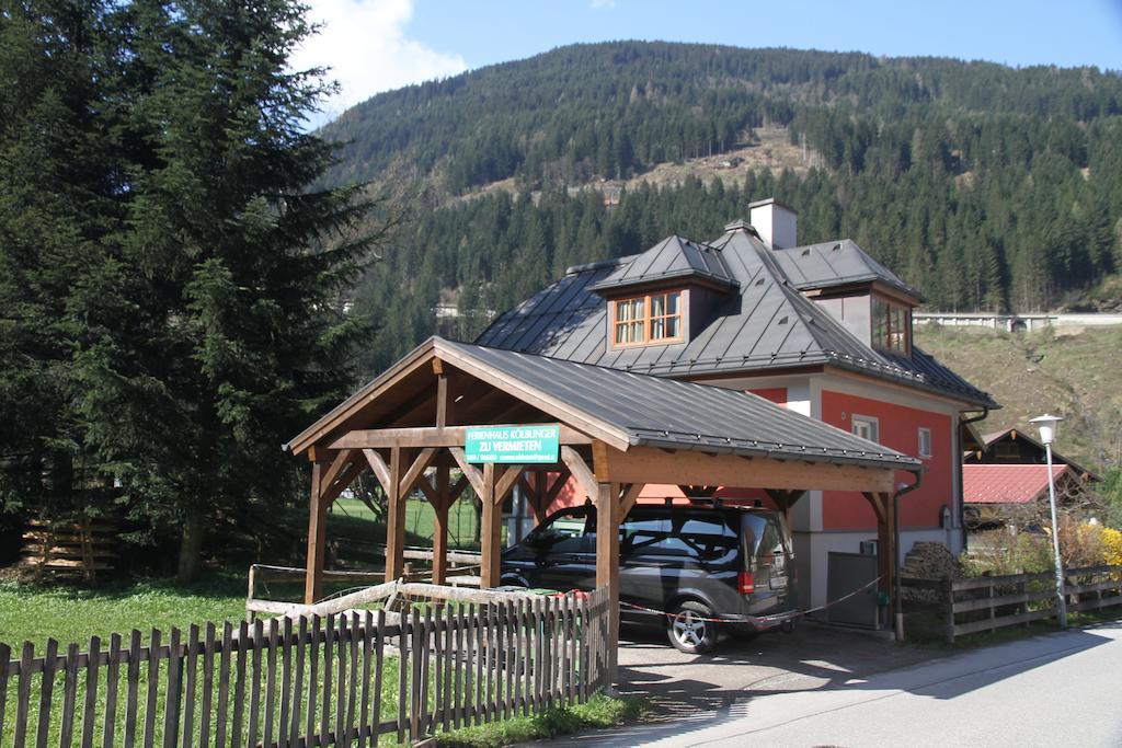 Villa Schnuck - das rote Ferienhaus Bad Gastein Exterior foto