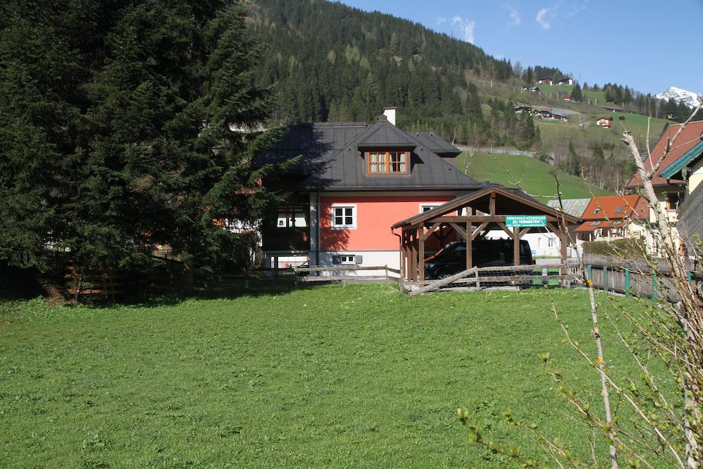 Villa Schnuck - das rote Ferienhaus Bad Gastein Exterior foto